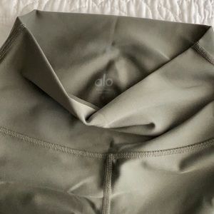 Alo yoga pants